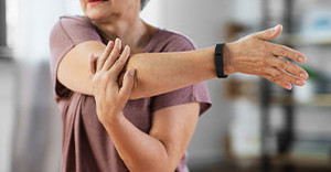 Regelmäßiges Dehnen verbessert die Beweglichk...